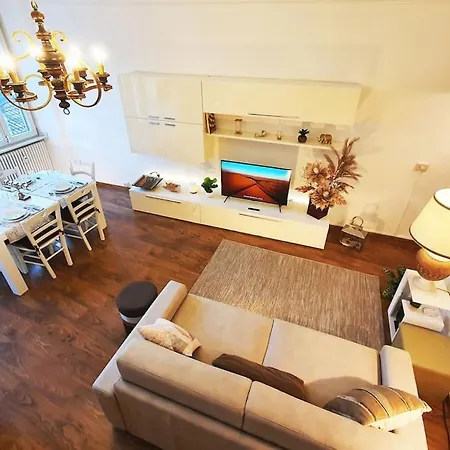 King Center 9 Posti Letto- Grande Terrazza - 2 Bagni Privati Como