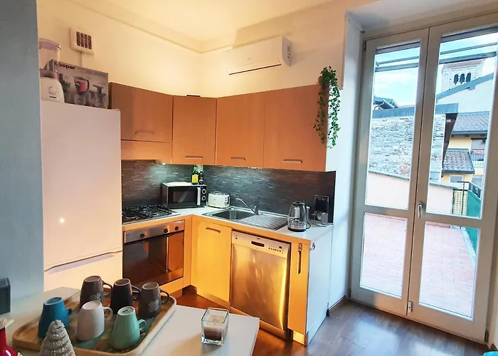 King Center 9 Posti Letto- Grande Terrazza - 2 Bagni Privati * Como